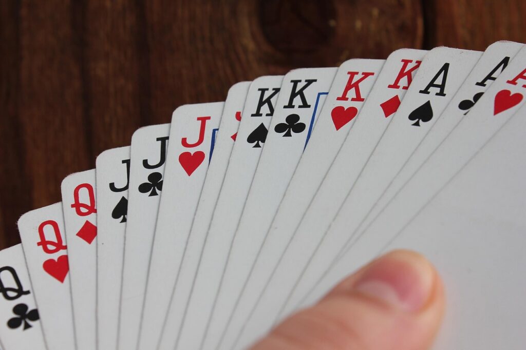 AK翻前要不要3bet - AK翻前要不要3bet？解析不同位置的决策逻辑