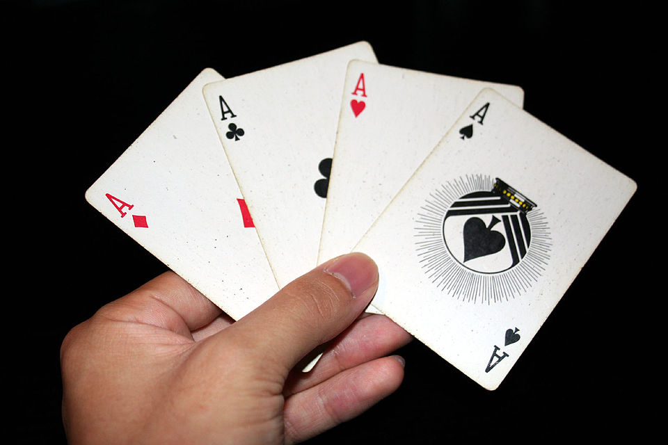 https://www.reddit.com/r/poker/comments/1twnlag/so_today_the_poker_gods_blessed_me/ - 【牌局解析】55翻前全下撞上AA,转牌圈顺子逆袭赢$700底池