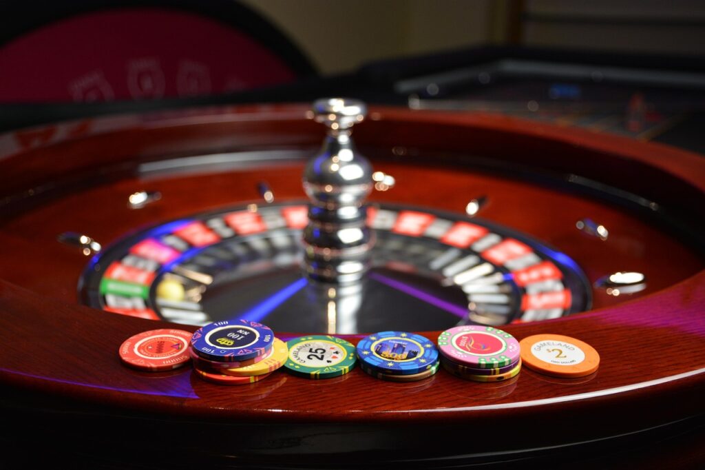 https://www.reddit.com/r/poker/comments/1u8et7g/dealer_error_in_only_headsup_hand_of_colossus/ - WSOP主赛事发牌失误：单挑局先发牌给BTN？专业解析与