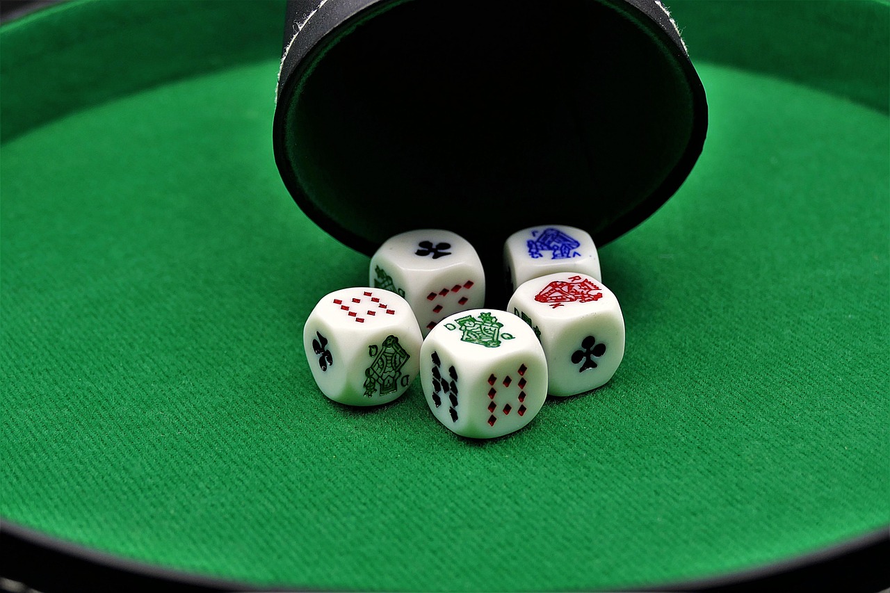 https://www.reddit.com/r/poker/comments/1u8et7g/dealer_error_in_only_headsup_hand_of_colossus/ - WSOP主赛事发牌失误：单挑局先发牌给BTN？专业解析与