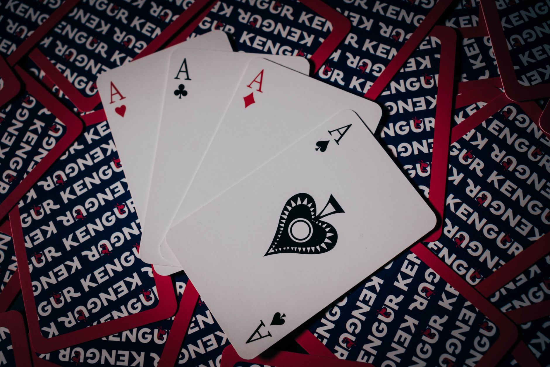 888poker神秘赏金赛:乌克兰玩家夺冠,加拿大选手断线盲死引发热议(要点图解)