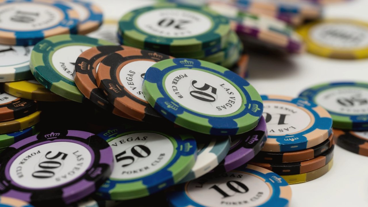 AK翻前要不要3bet？解析不同位置的决策逻辑