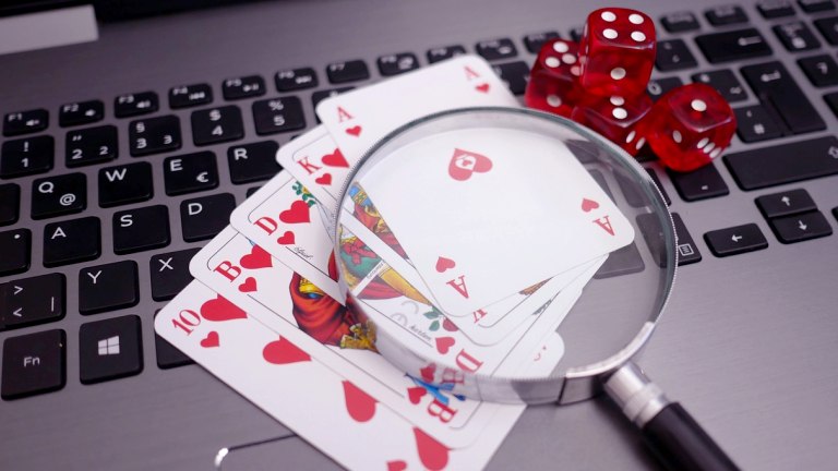 WSOP主赛：从卫星赛到决赛桌的晋级策略全解析