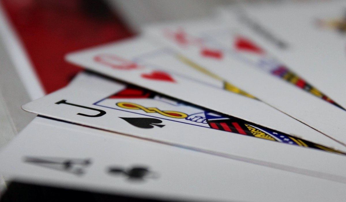 https://www.reddit.com/r/poker/comments/1urmz9g/got_the_same_hand_and_river_as_jonathan_little/ - 【牌局重现】Jonathan Little的河牌巧合：