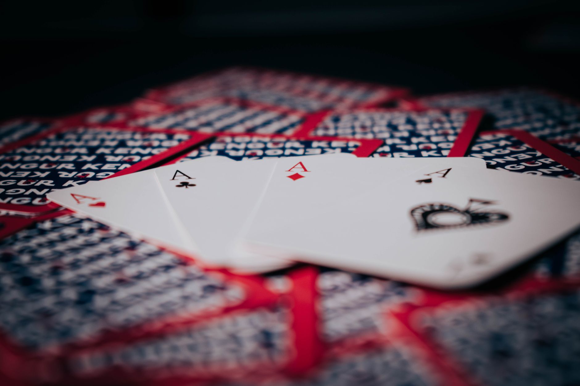 JTs翻前3bet后遇过牌加注,全下还是弃牌?一手牌拆解翻牌圈决策
