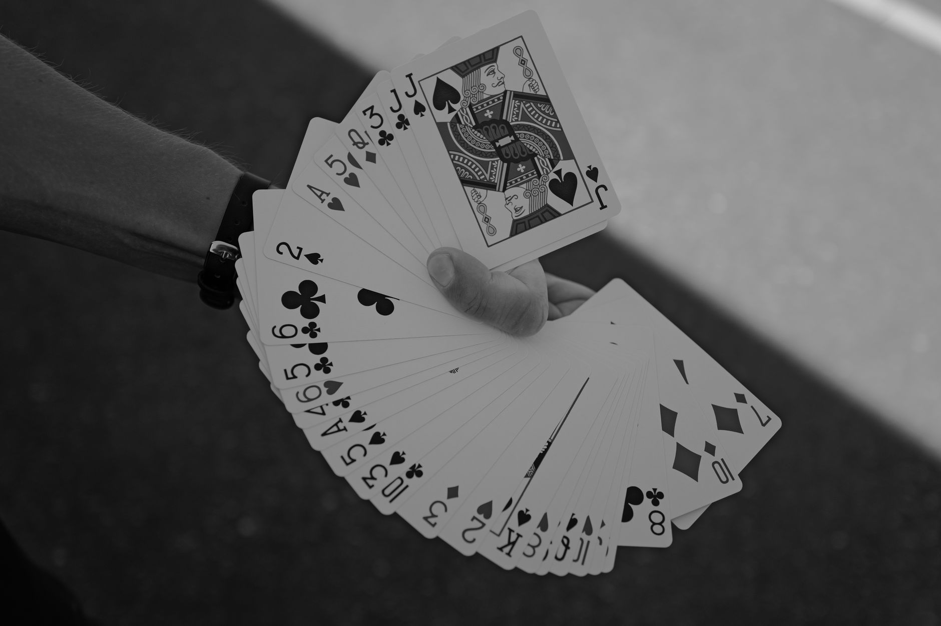 隐含赔率计算四步法:翻牌后听牌跟注的底层决策框架(要点图解)